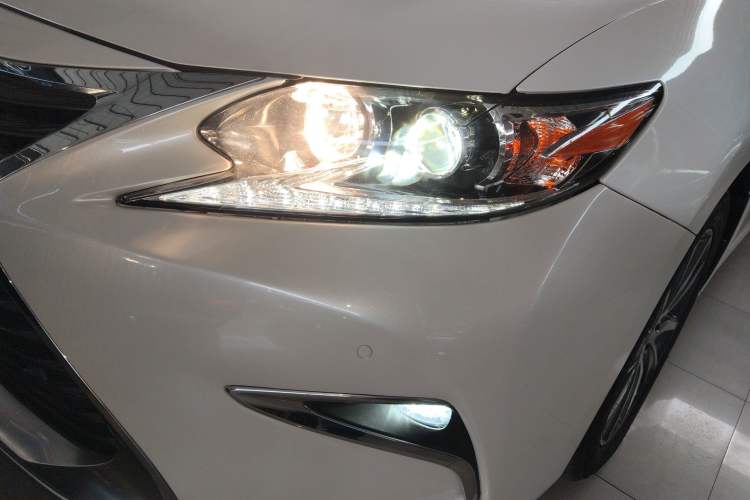 Used Lexus ES 2015 300h Comfort Edition
