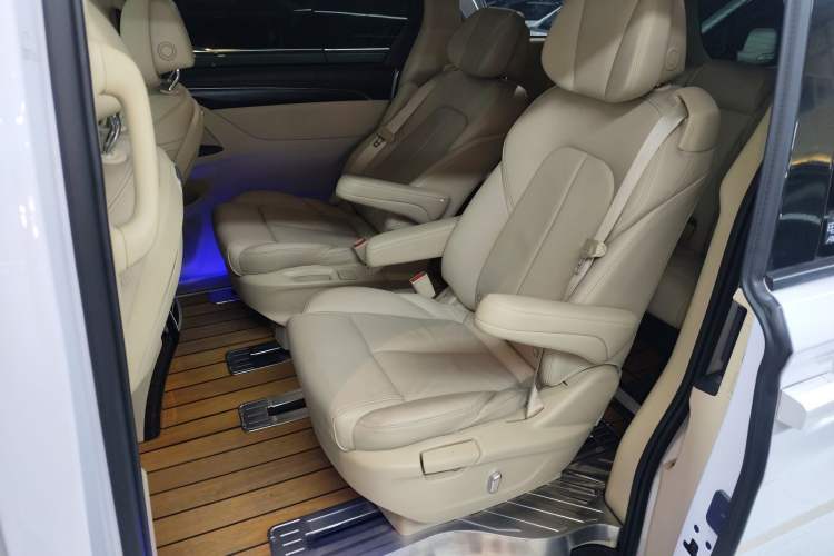 Used Buick GL8 2022 ES Landtrek 653T Luxury Edition