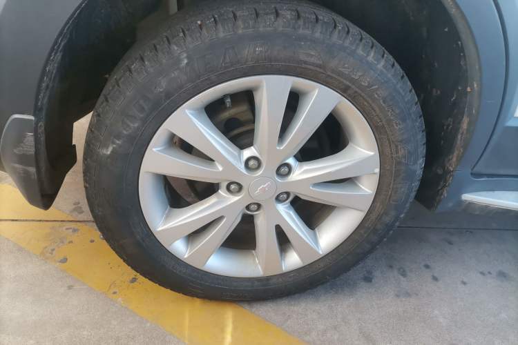 Used Chevrolet Captiva 2015 2.4L 4x4 Flagship Edition 7-Seater
