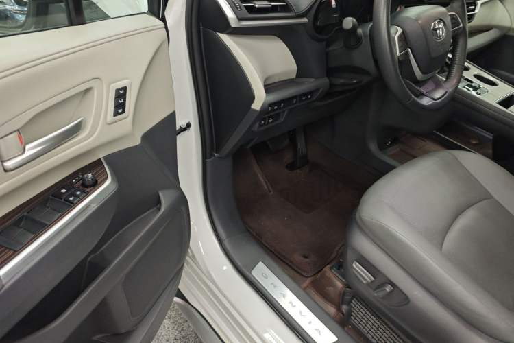 Used Toyota Granvia 2023 2.5L Hybrid Prestige PLUS Edition