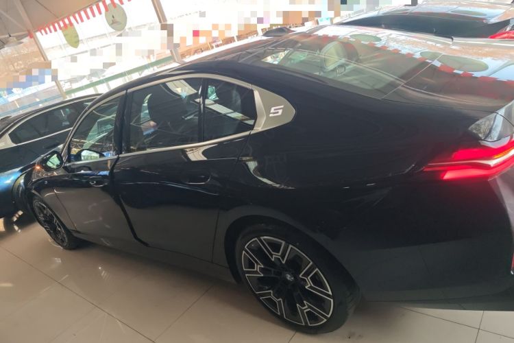 Used BMW 5 Series 2024 530Li Luxury Edition M Sport Package
