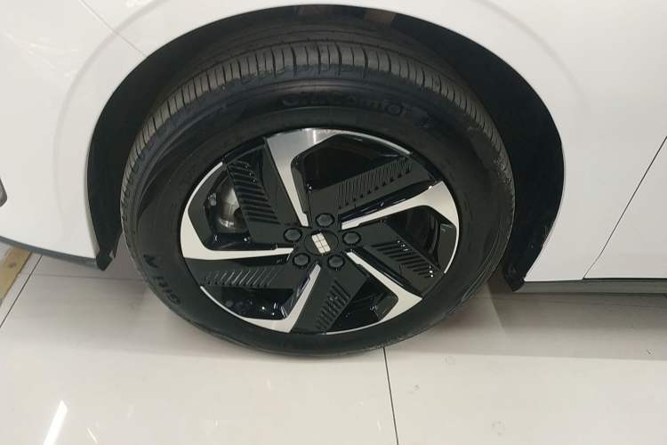 Used  L6 2025 EM-i 140km Explorer+ Edition