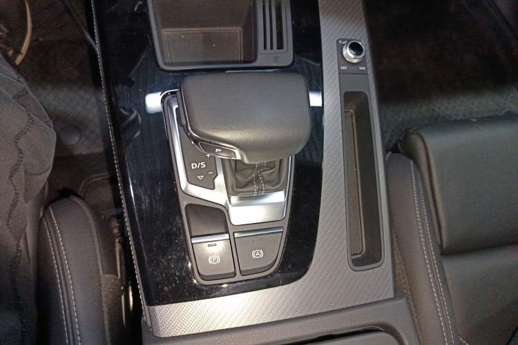 Used Audi Q5L 2023 40T Luxury Dynamic Model
