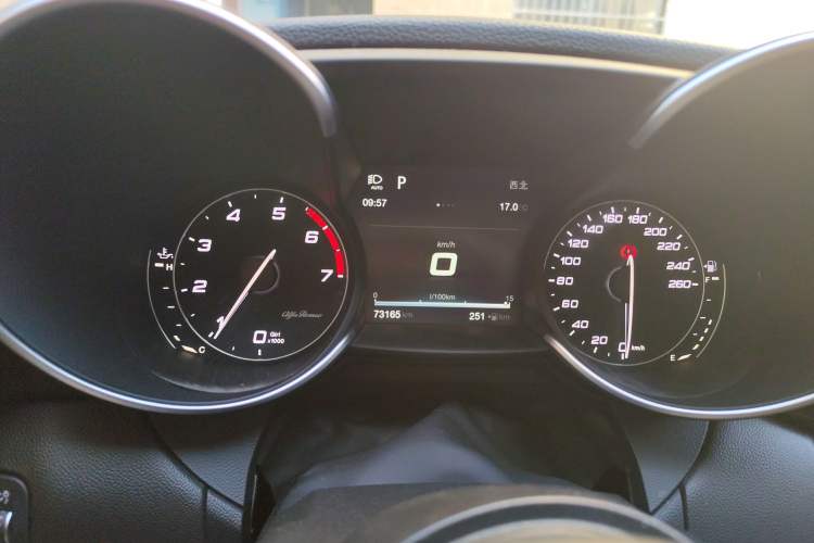 Used Alfa Romeo Giulia 2017 2.0T 200HP Luxury Edition
