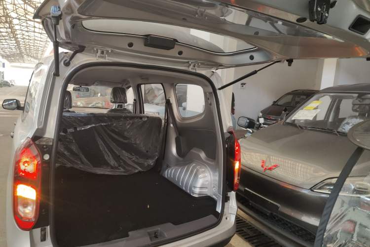 Used Wuling Hongguang New Energy 2024 All-Electric Model 300KM Practical Version
