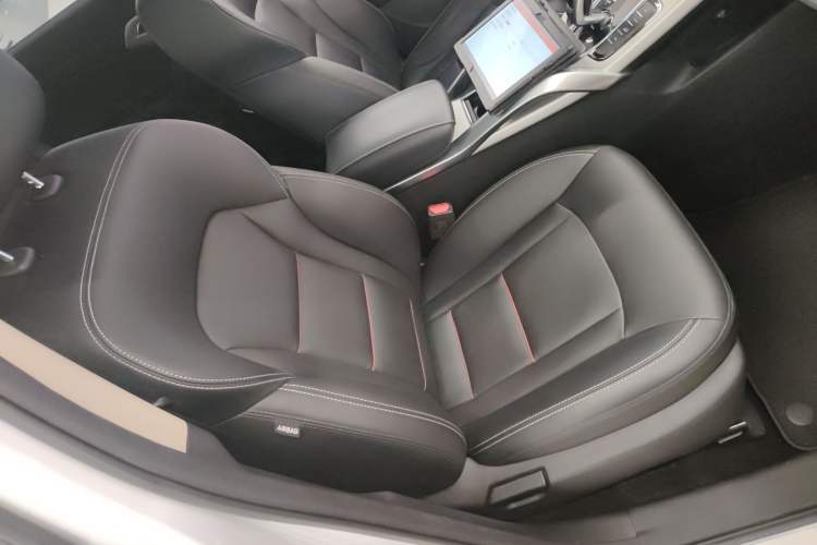 Used Geely Auto Emgrand X7 Sport 2020 1.8TD DCT Two-Wheel Drive Smart Connect 4G-Enabled Version
