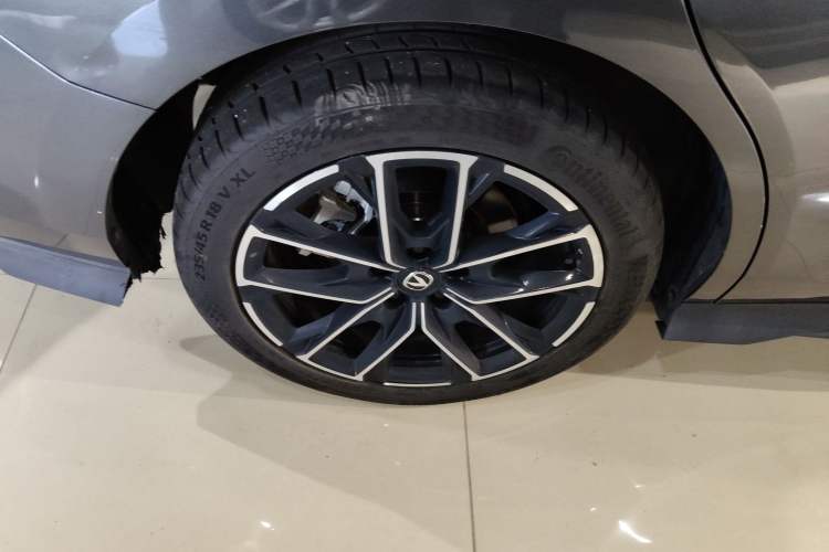 Used Changan UNI-V iDD 2024 Blue Whale Smart Electric iDD 136km ZhiKu Model
