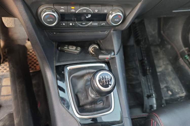 Used Mazda Mazda 3 Axela 2016 Sedan 1.5L Manual Luxury Model