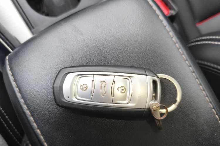 Used Geely Auto Emgrand X7 Sport 2018 1.8TD Automatic Two-Wheel Drive Smart Connect 4G Internet Edition
