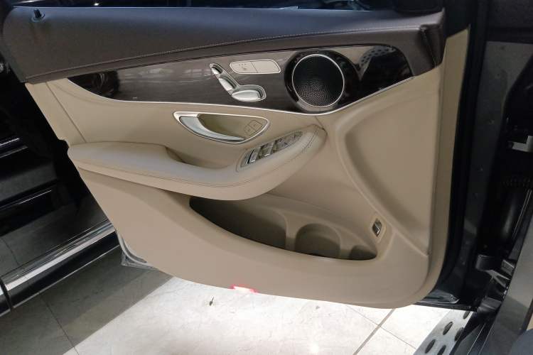 Used Mercedes-Benz GLC 2016 GLC 260 4MATIC Luxury Model
