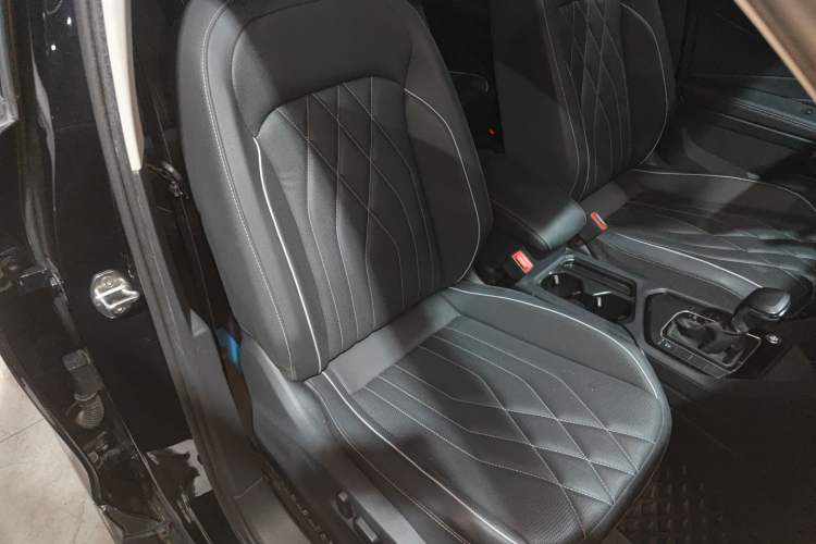 Used Volkswagen Tiguan L 2022 330TSI Automatic Two-Wheel Drive Smart Edition
