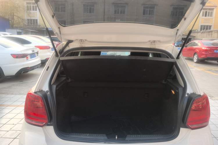 Used Volkswagen Polo 2016 1.4L Manual Fashion Model