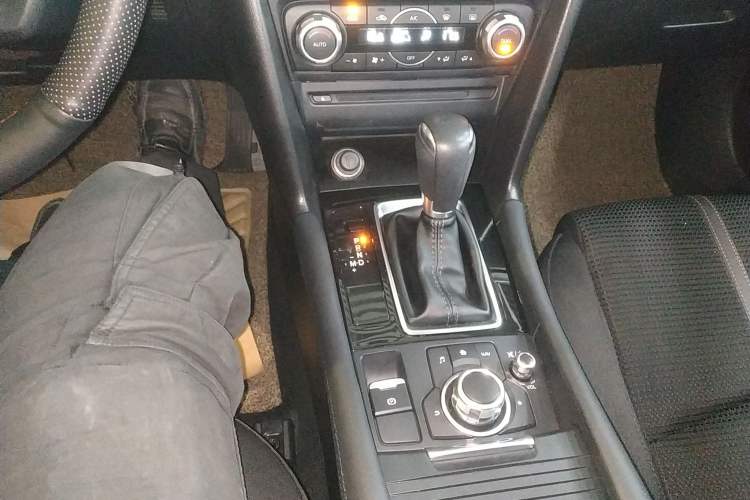 Used Mazda Mazda 3 Axela 2017 Hatchback 1.5L Automatic Luxury Model Emission Standard China V