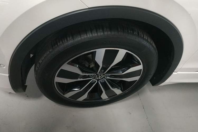 Used Volkswagen Tiguan L 2022 380TSI Automatic All-Wheel Drive R-Line Enhanced Comfort 7-Seater
