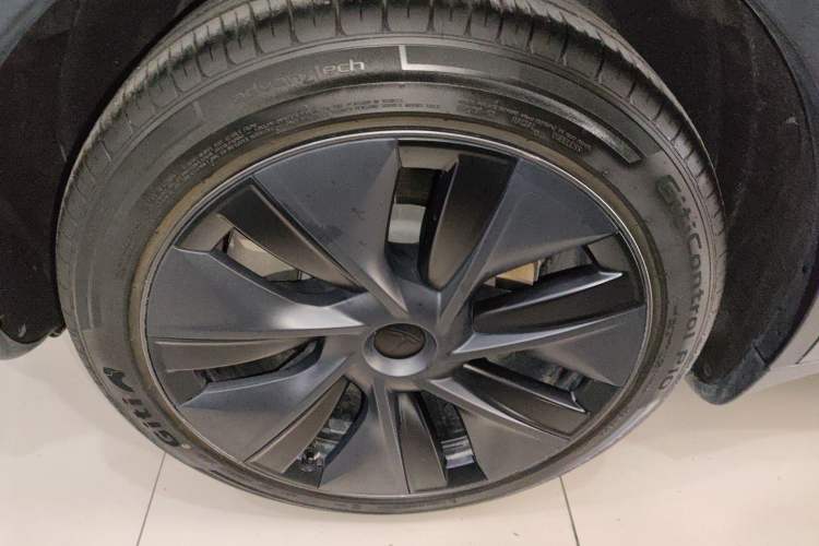 Used Tesla Model Y 2023 Rear-Wheel-Drive Version