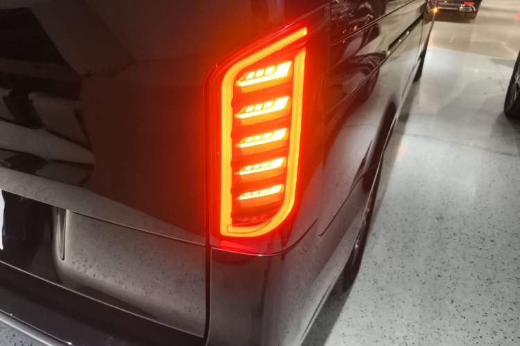 Used Mercedes-Benz Vito 2021 2.0T Elite Version 7 Seats