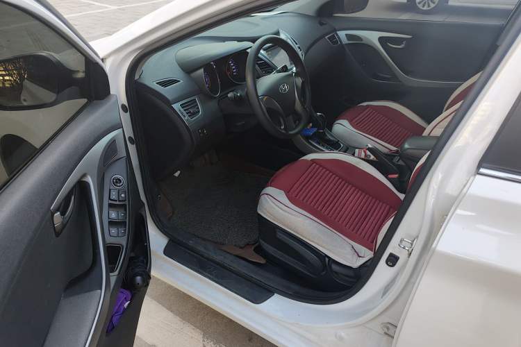 Used Hyundai Elantra 2016 1.6L Automatic Smart Version
