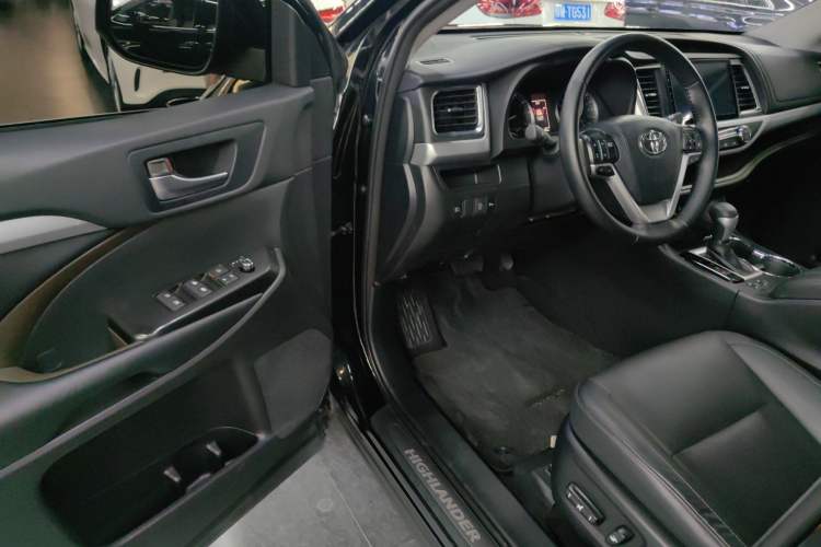 Used Toyota Highlander 2018 2.0T Four-Wheel Drive Luxury Edition 7 Seats China V Emission Standard

