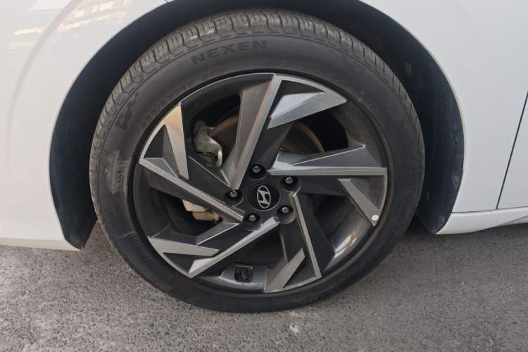 Used Hyundai Elantra 2023 1.5L CVT LUX Prestige Edition
