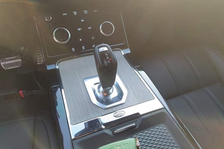 Used Land Rover Range Rover Evoque 2021 Range Rover Velar 249 PS R-Dynamic S Performance Edition
