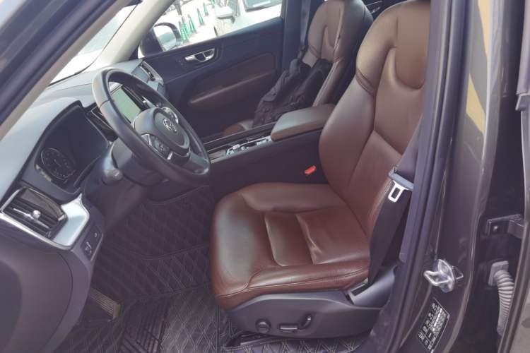 Used Volvo XC60 2019 T5 4x4 Zhiyuan Edition China VI Standard
