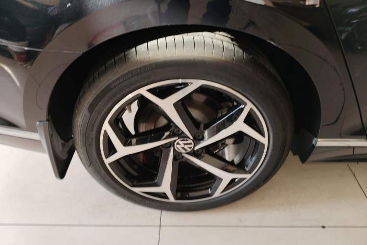 Used Volkswagen Magotan 2024 2 Million Units Zhongxiang Version 330TSI DSG Luxury Edition
