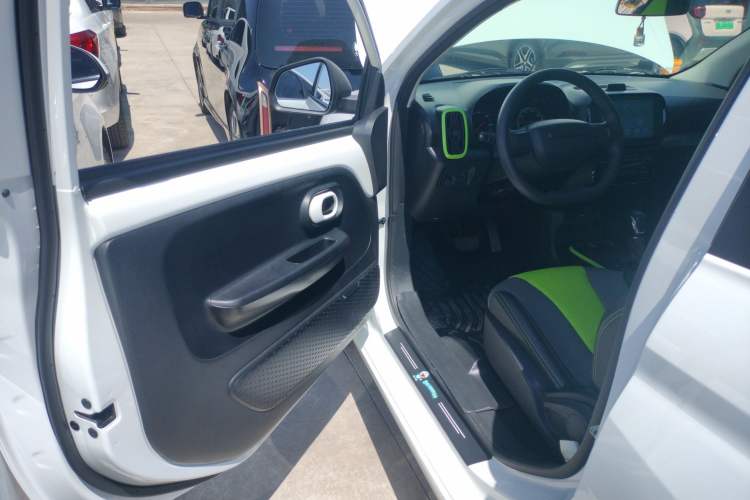 Used Roewe Clever 2021 302 km New Four-Seater Super-Efficient Version
