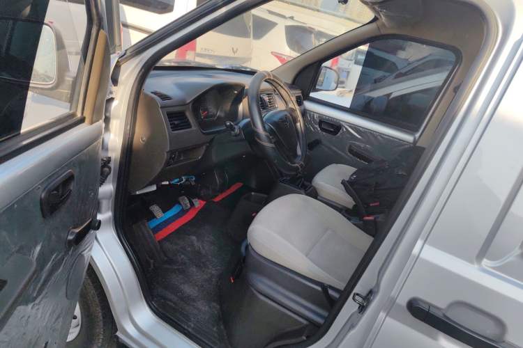 Used Wuling Rongguang S 2023 1.5L Basic Enclosed-Window Vehicle 2 Seats
