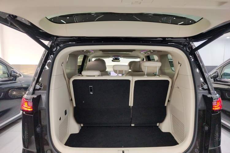 Used VOYAH Dream 2025 PHEV Four-Wheel Drive Prestige Kunpeng Edition
