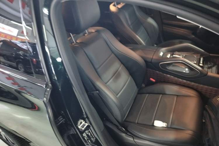 Used Mercedes-Benz GLE 2022 Refreshed GLE 350 4MATIC Coupe SUV Luxury Edition
