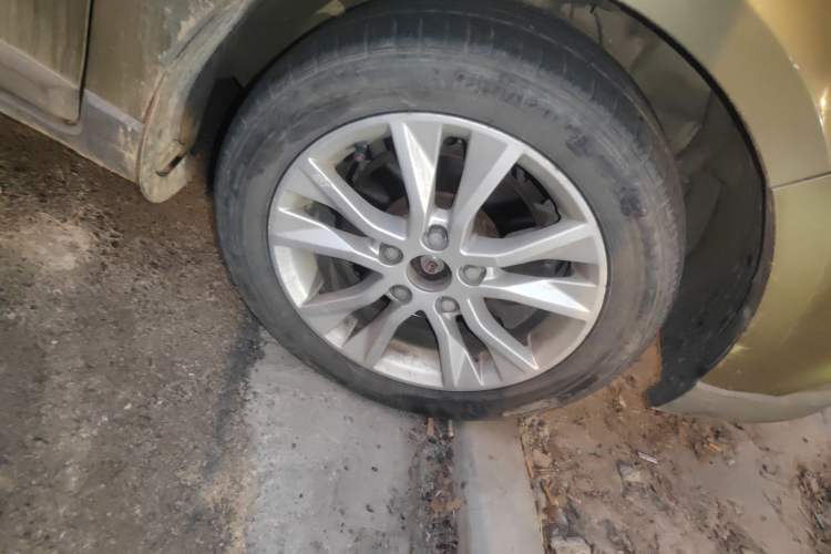 Used Baojun 730 2014 1.5L manual Comfort ESP version 7 seats
