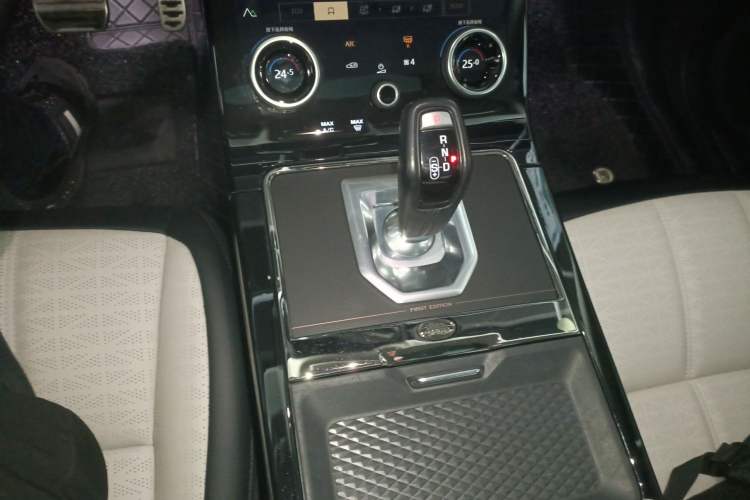 Used Land Rover Range Rover Evoque 2021 Range Rover Velar L 249PS R-Dynamic First Edition
