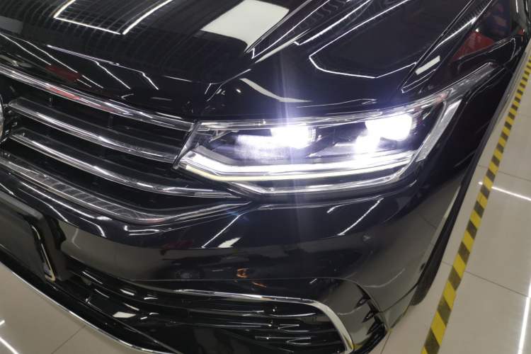 Used Volkswagen Tiguan L 2023 Restyled 330TSI Automatic Two-Wheel Drive R-Line Enhanced Comfort Version
