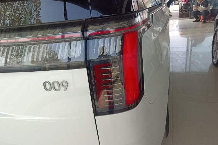 Used Zeekr 009 2024 Six-Seat Executive Version 4WD 108 kWh