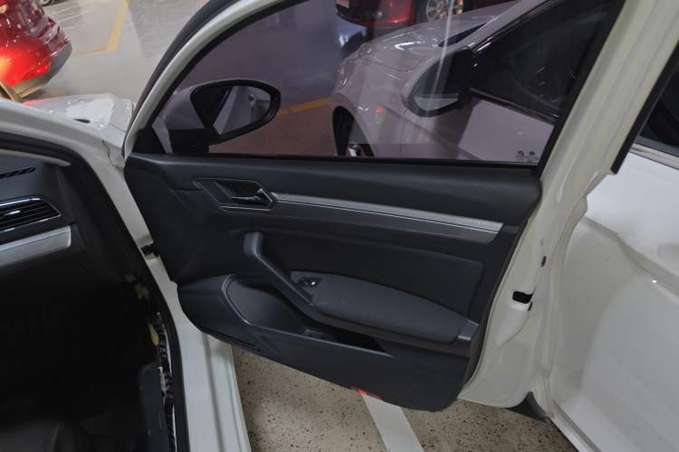 Used Volkswagen Lamando 2017 230TSI DSG Fashion Edition
