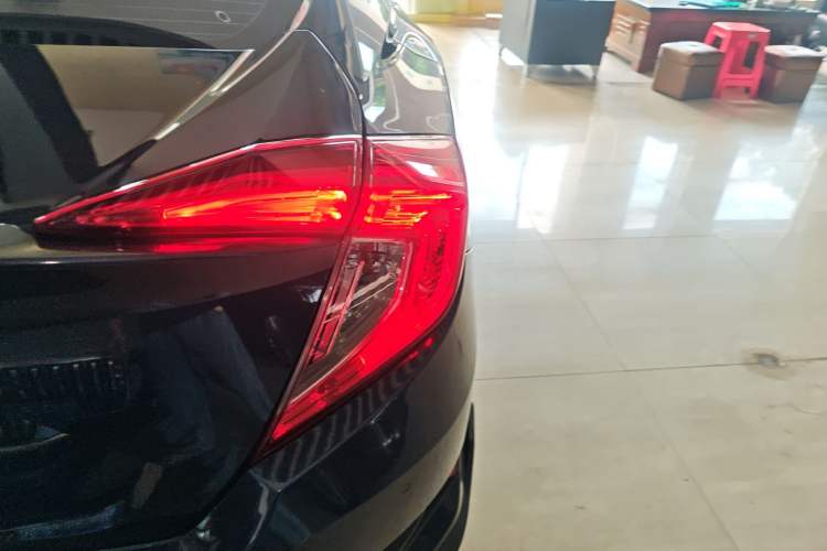 Used Honda Civic 2016 220TURBO CVT Luxury Edition
