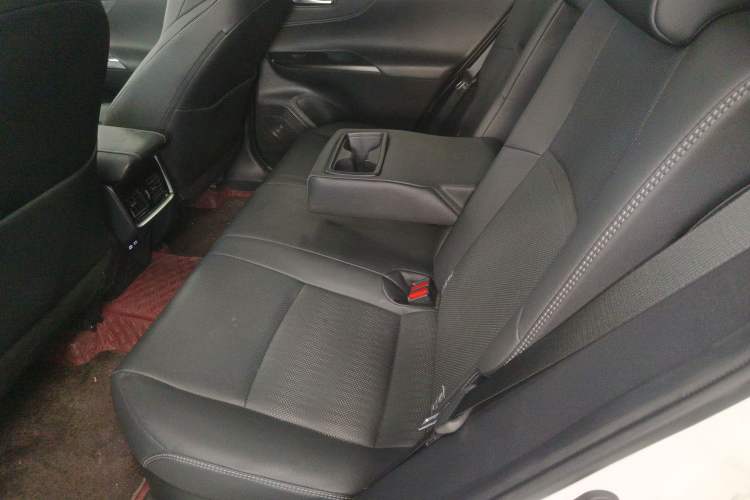 Used Toyota Venza 2023 2.5L Smart Electric Hybrid Dual-Drive Prestige Version
