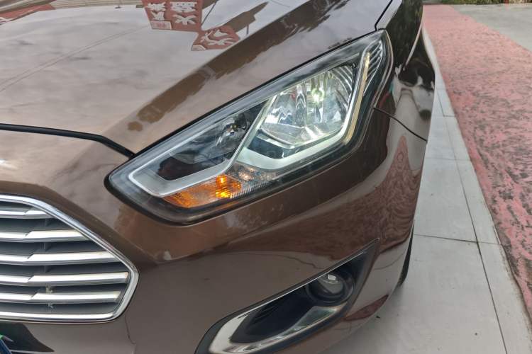 Used Ford Escort 2015 1.5L Automatic Fashion Model