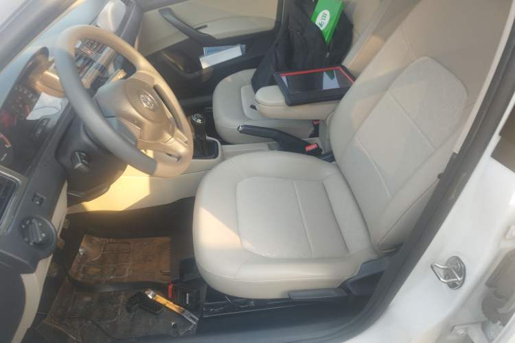 Used Volkswagen Santana 2015 1.6L Manual Comfort Edition
