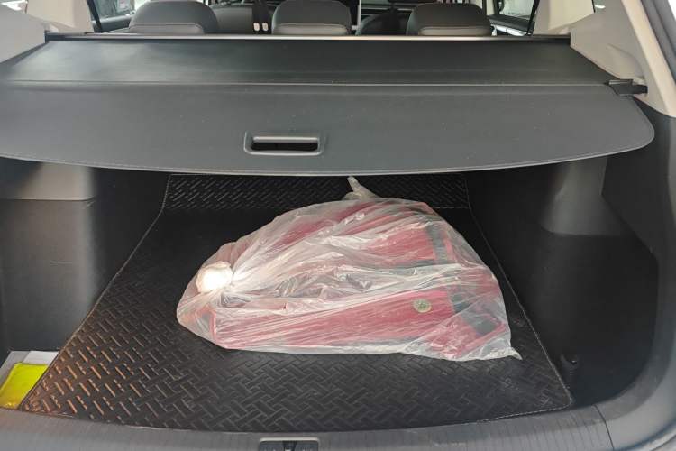 Used Volkswagen Tiguan L 2025 Model Outstanding Version 330TSI Automatic Two-Wheel Drive R-Line Longyao Edition
