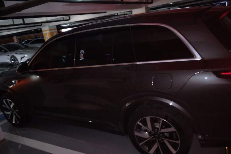 Used Li Auto L8 2023 Pro Model
