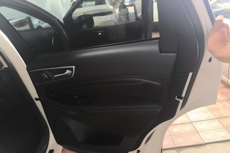 Used Ford Edge 2016 EcoBoost 245 Two-Wheel-Drive Titanium 7-Seater
