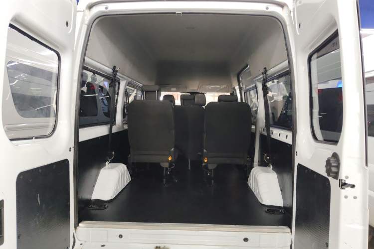 Used JMC Fushun 2022 2.0T Manual Multi-Function Passenger Vehicle Mid-Range High Roof 6-7 Seats
