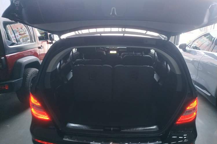 Used Mercedes-Benz R-Class 2014 R 320 4MATIC Business Model