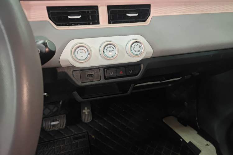 Used Chery QQ Ice Cream 2022 120km Conical Shape Lithium Iron Phosphate
