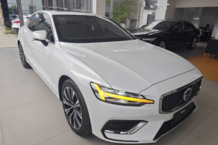 Used Volvo S60 2024 B4 Zhiyuan Luxury Edition
