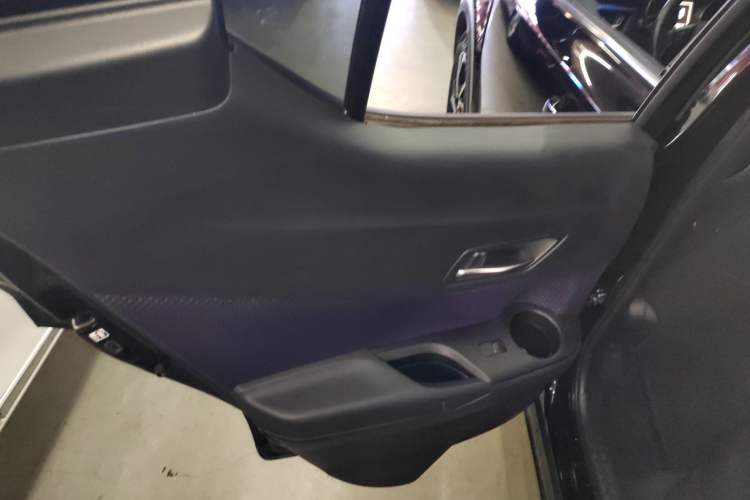 Used Toyota C-HR 2018 2.0L Leading Edition China VI
