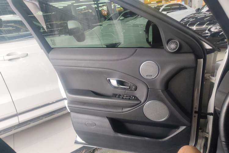 Used Land Rover Range Rover Evoque 2018 240 PS SE Smart Brilliance Edition
