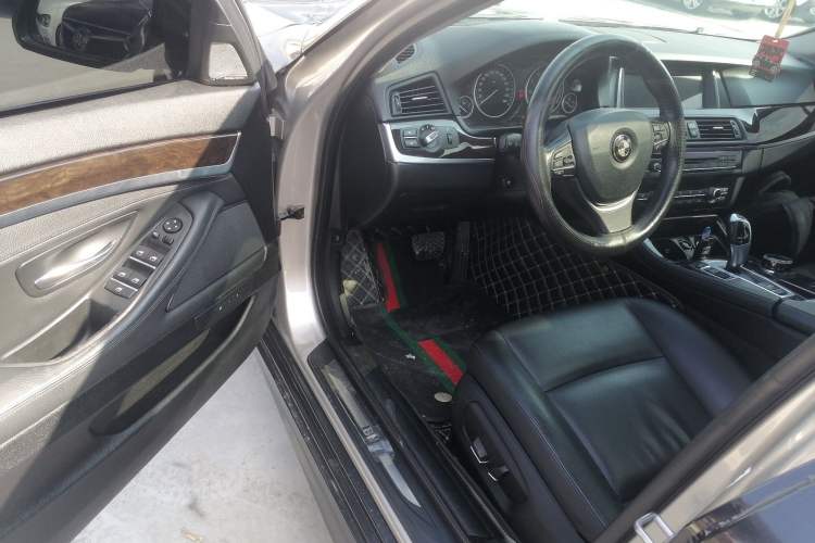 Used BMW 5 Series 2017 525Li Leading Model

