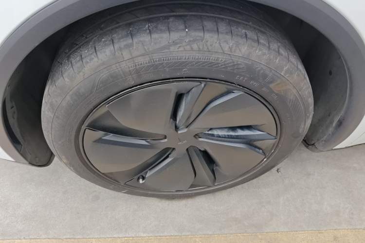 Used Tesla Model Y 2025 Rear-Wheel-Drive Version
